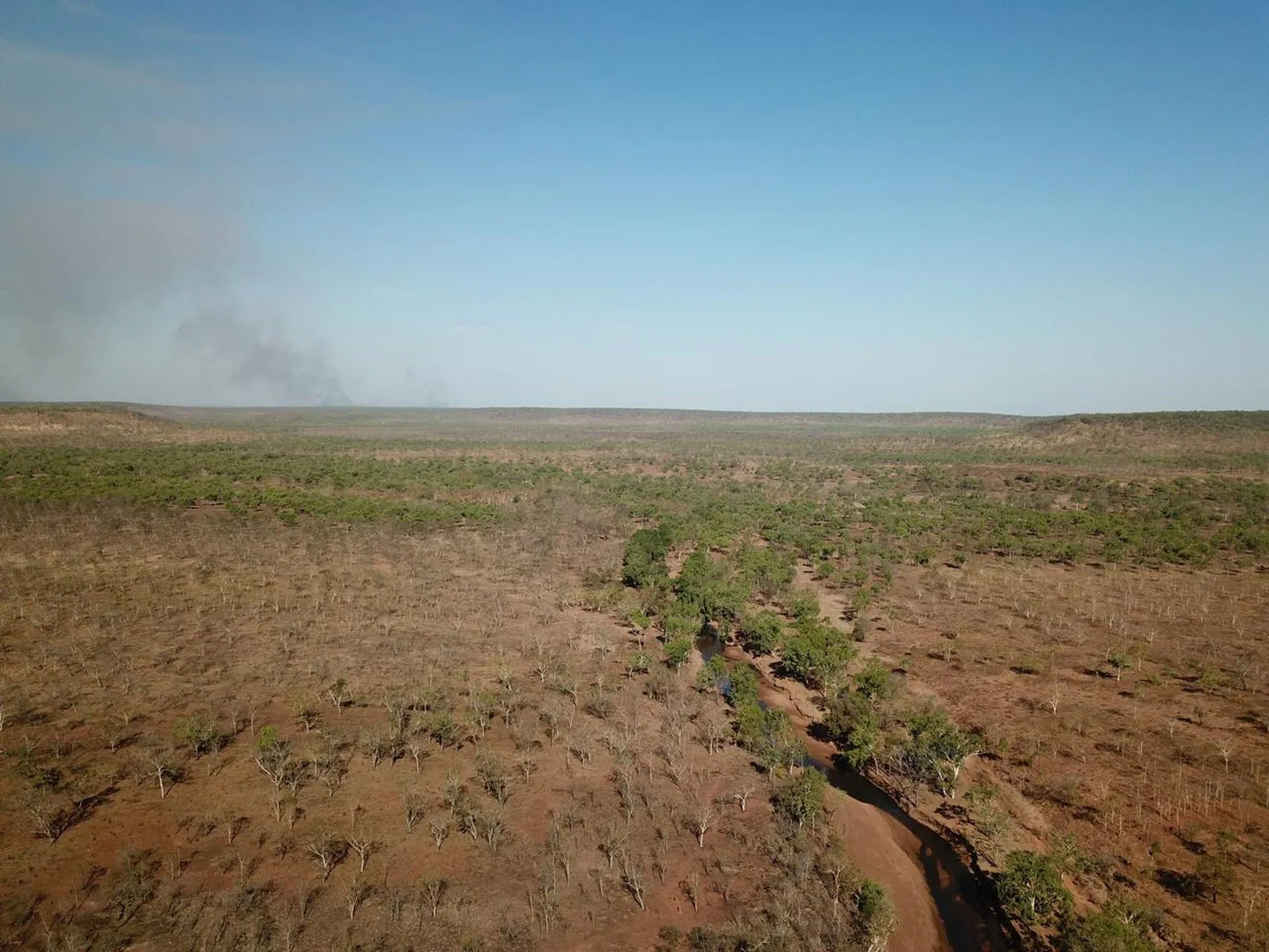 australia-outback-camp-aerial-savanna-smoke