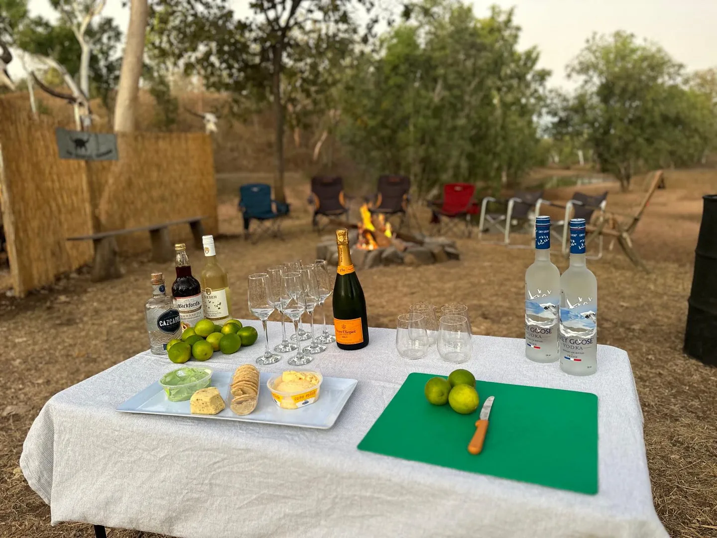australia-outback-camp-campfire-bar-setup