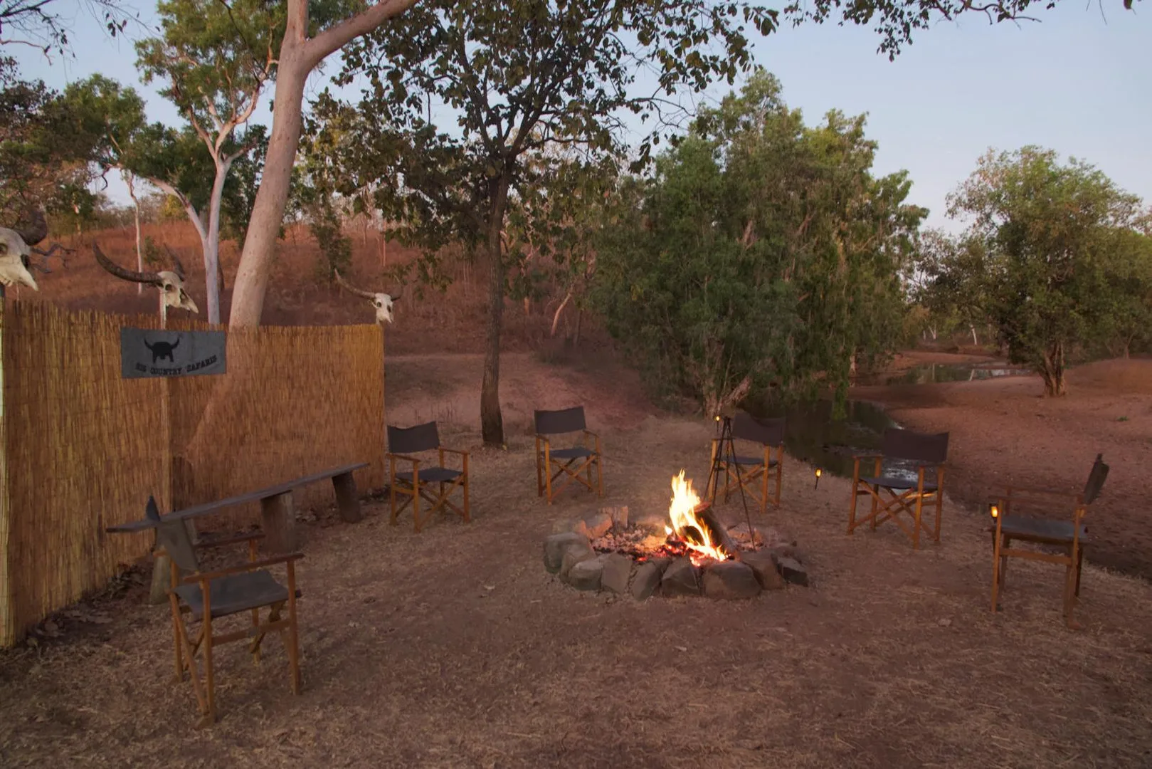 australia-outback-camp-campfire-circle-chairs