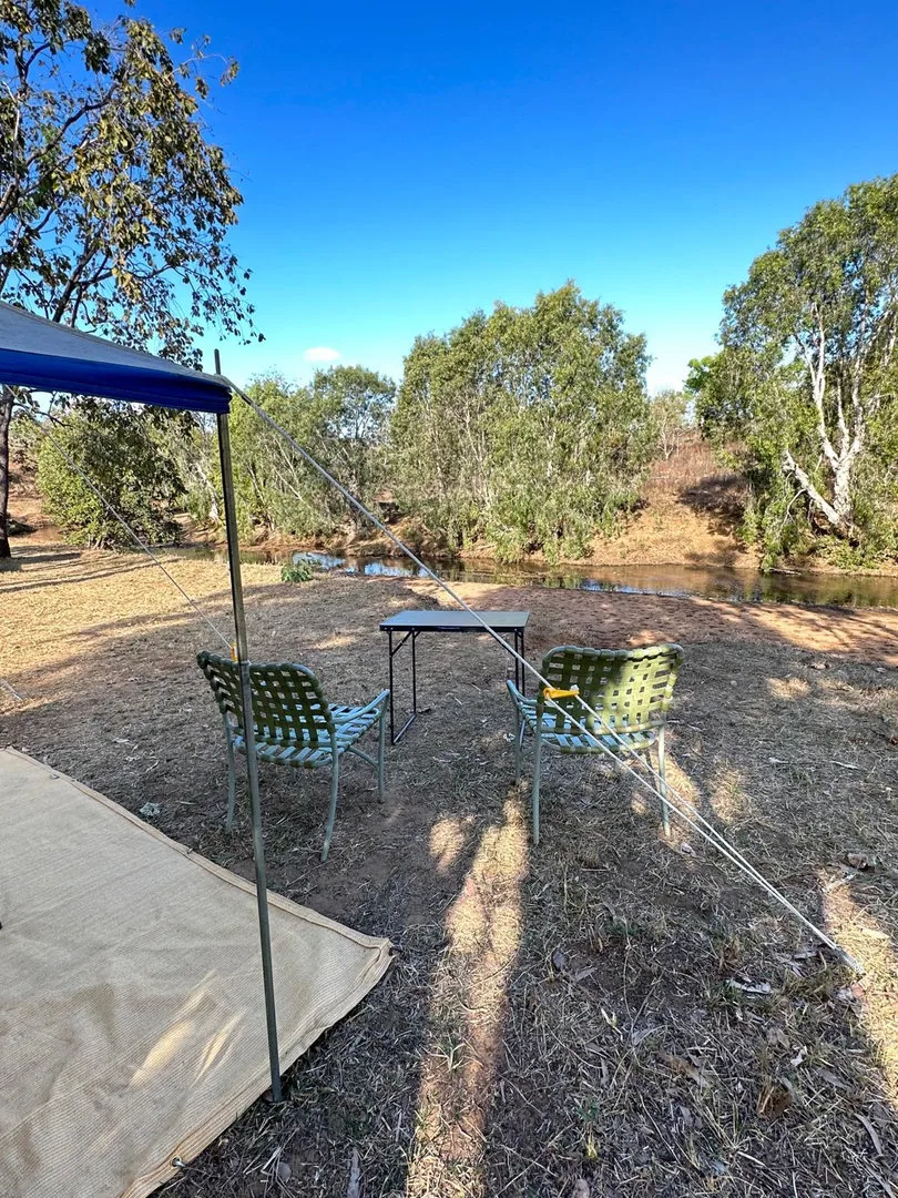 australia-outback-camp-river-view-camp-chairs