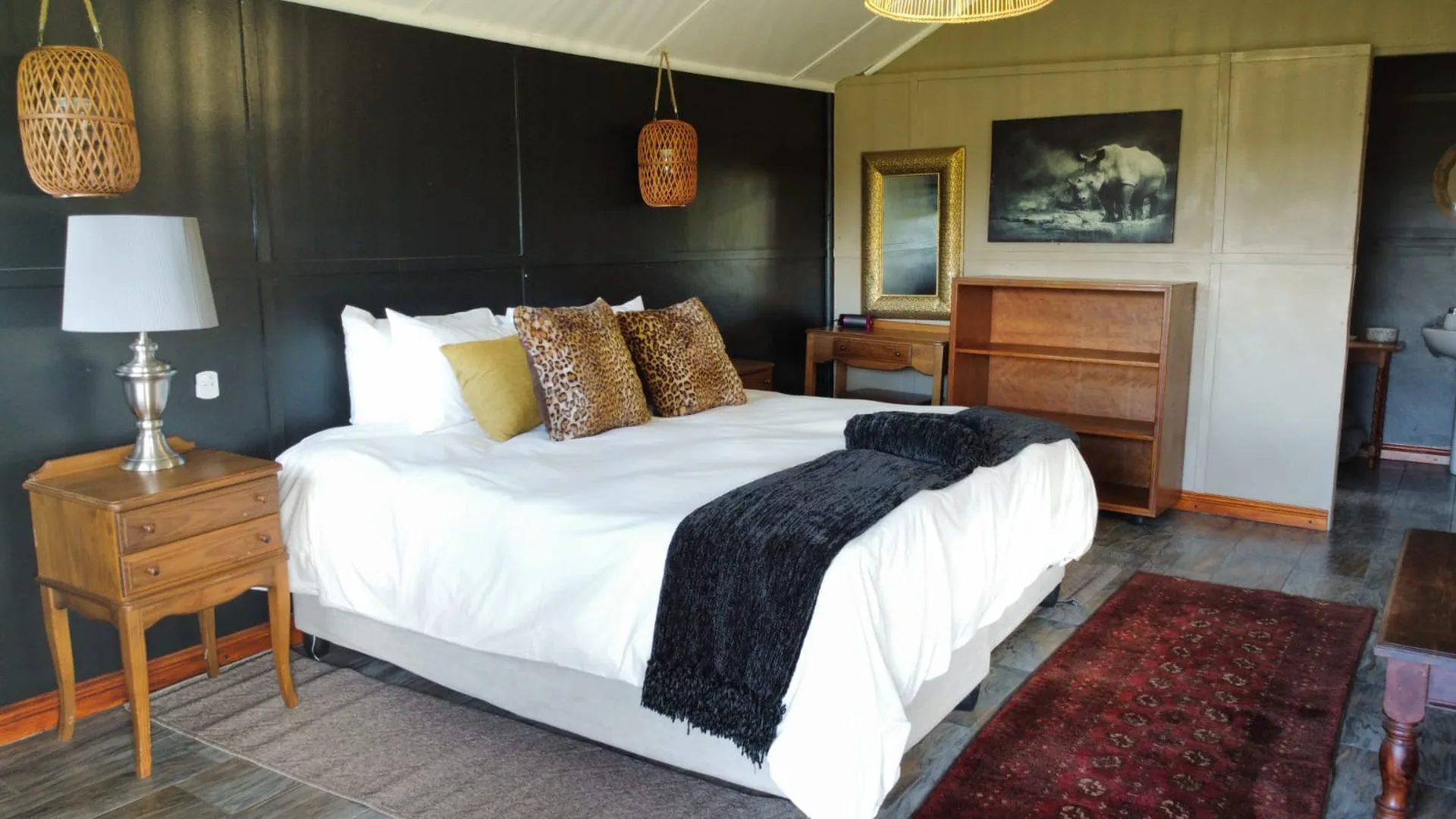 south-africa-safari-lodge-bedroom-king